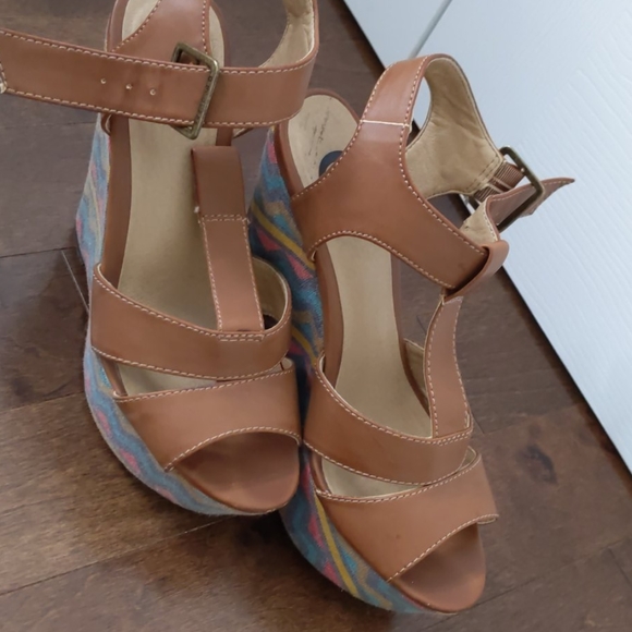 Brown wedges - Picture 2 of 3